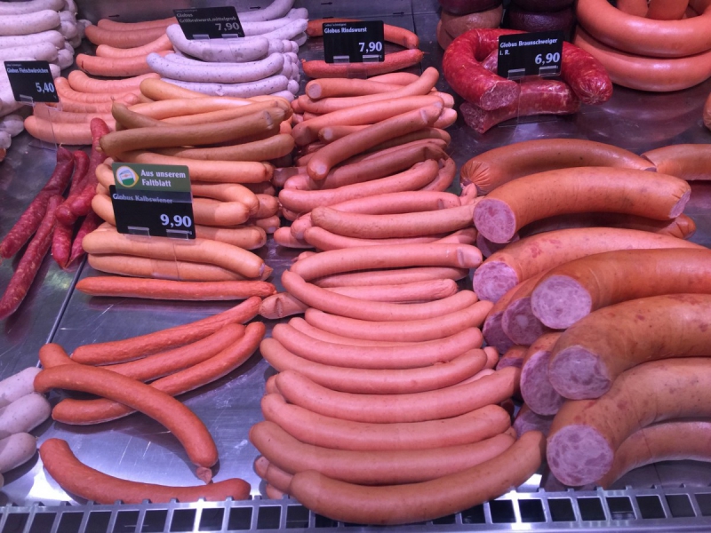 charcuterie-PEILLON-min_sausages_meat_butchery-1069321